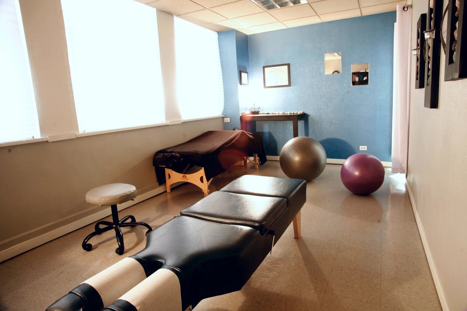 Treatment room with exercise balls